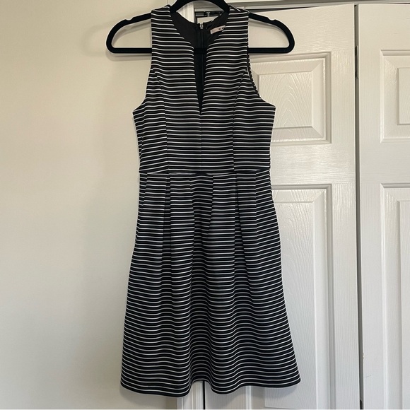 Mi Ami for Francesca's Ladies Black White Striped Dress, Size Medium, NWT - Picture 1 of 10